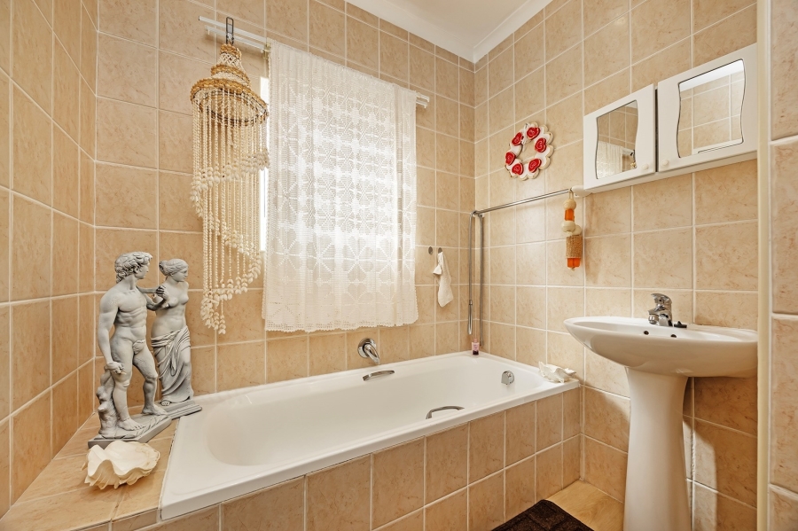 2 Bedroom Property for Sale in Protea Heights Western Cape